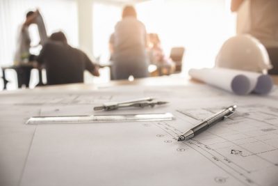 Проектные документы на столе для прокладки водной магистрали к дому